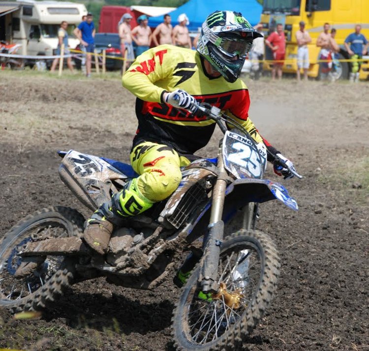 53-ма състезатели мериха сили в мотокрос край Горски извор