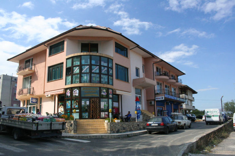 Гърци наемат наши работници за дограми