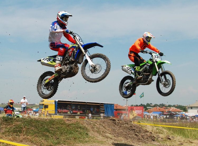 53-ма състезатели мериха сили в мотокрос край Горски извор