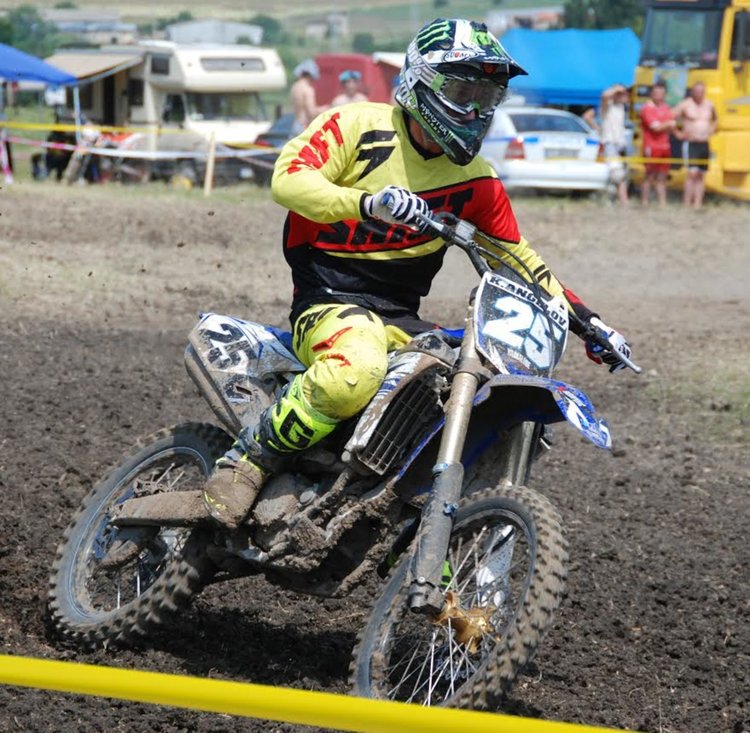 53-ма състезатели мериха сили в мотокрос край Горски извор