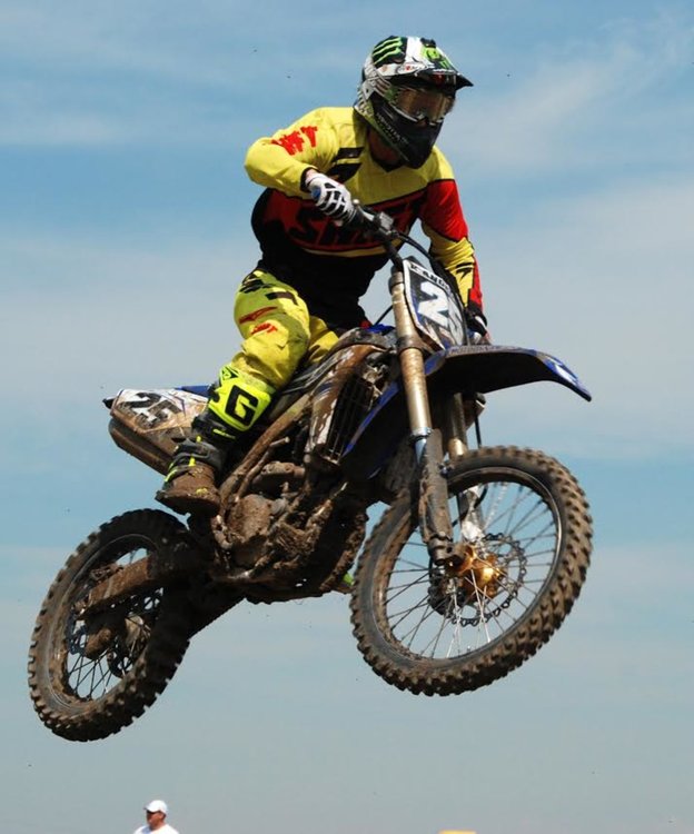 53-ма състезатели мериха сили в мотокрос край Горски извор