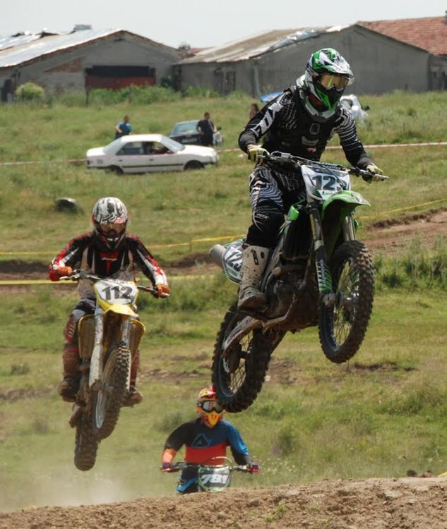 53-ма състезатели мериха сили в мотокрос край Горски извор