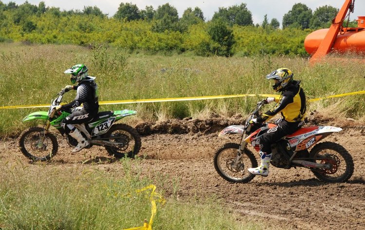 53-ма състезатели мериха сили в мотокрос край Горски извор