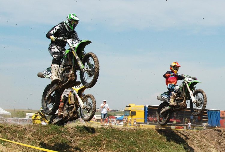 53-ма състезатели мериха сили в мотокрос край Горски извор