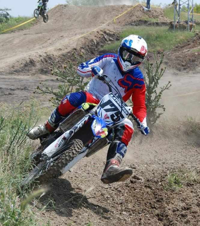 53-ма състезатели мериха сили в мотокрос край Горски извор