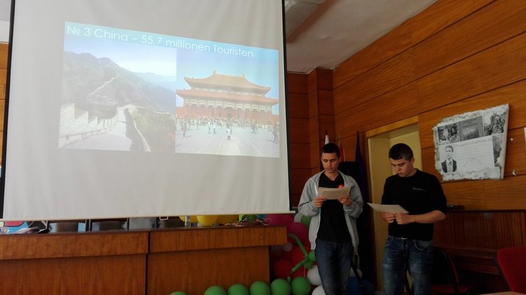 Интересни теми презентираха осмокласниците от немската паралелка на "Славейков"