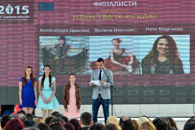  Александра Драгова от Хасково със стипендия от Бербатов