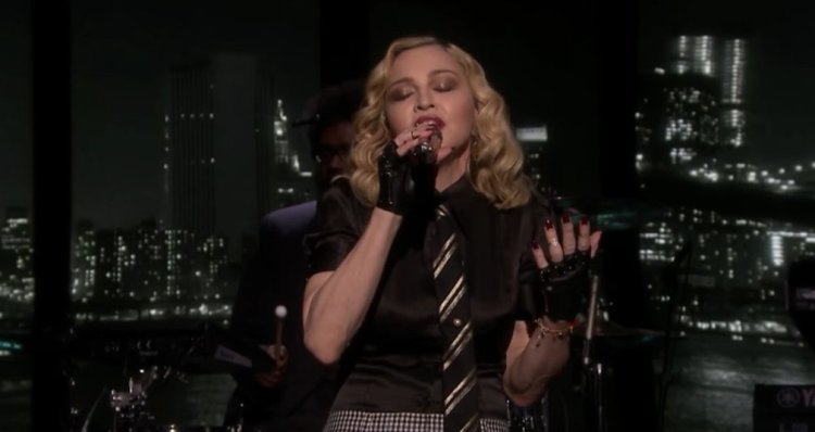 Мадона на живо - Borderline (видео)