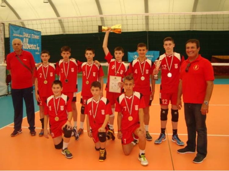 Волейболистите на „Славейков“ момчета 5-7 клас шампиони на България