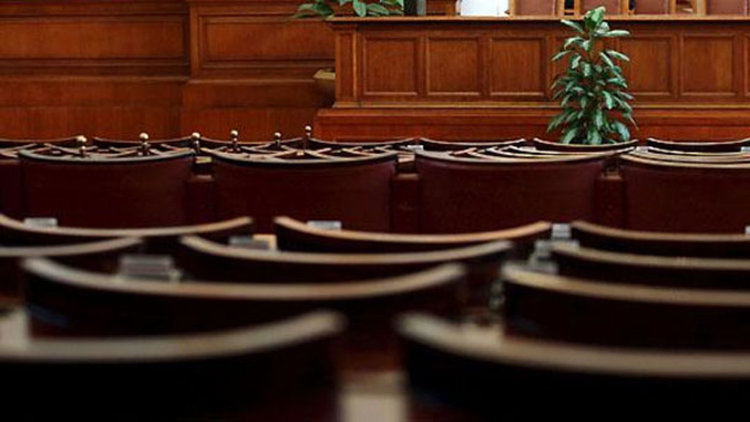 69 000 лв. без ДДС за ремонт на депутатските столове и банки