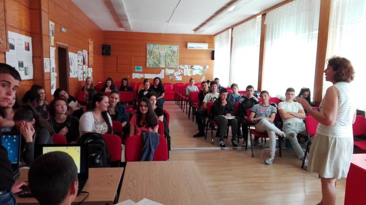 Интересни теми презентираха осмокласниците от немската паралелка на "Славейков"