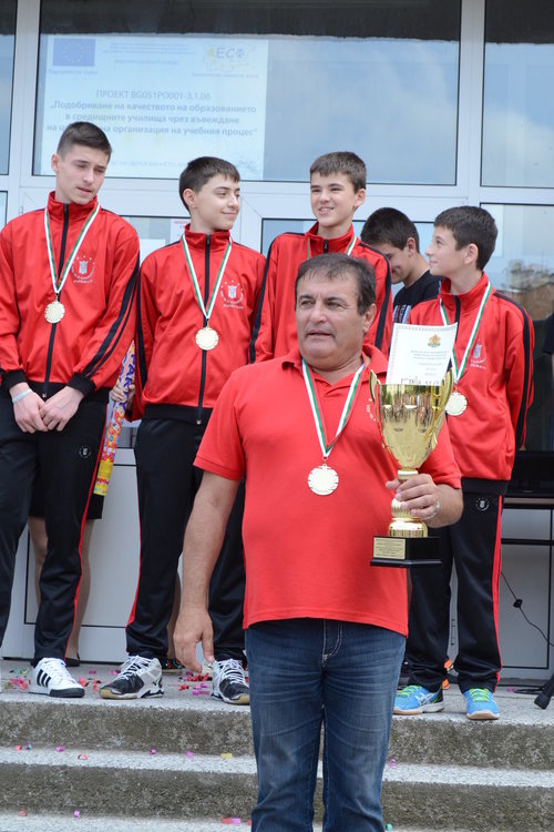 „Славейков“ посрещна златните волейболисти