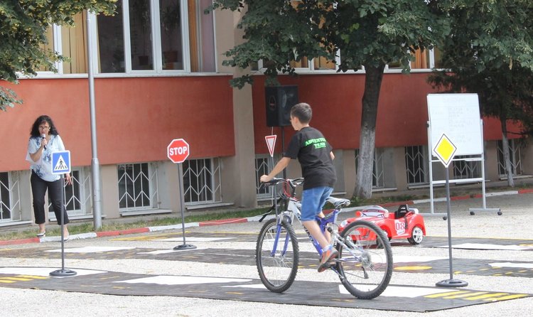 ОУ "П.Славейков" даде "Зелена светлина на децата" 