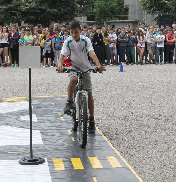 Темата бе правилата за безопасно движение по пътищата