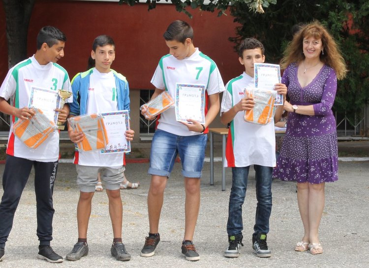 ОУ "П.Славейков" даде "Зелена светлина на децата" 