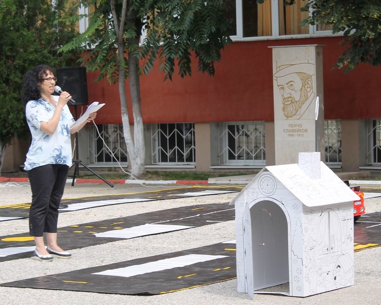 ОУ "П.Славейков" даде "Зелена светлина на децата" 