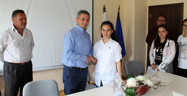 Ученици управляваха  Баните за час