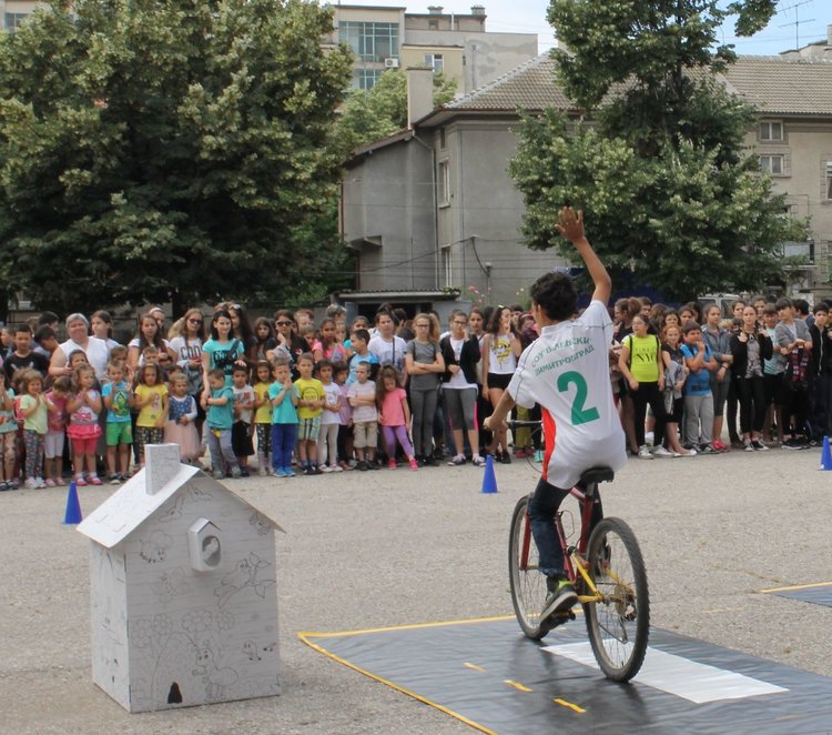 ОУ "П.Славейков" даде "Зелена светлина на децата" 