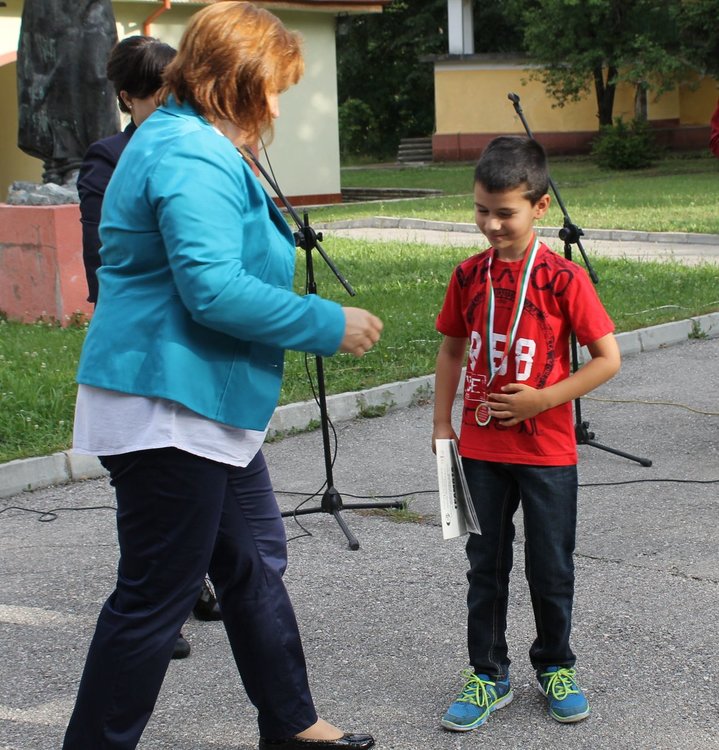Отличиха най-изявените математици сред димитровградските ученици