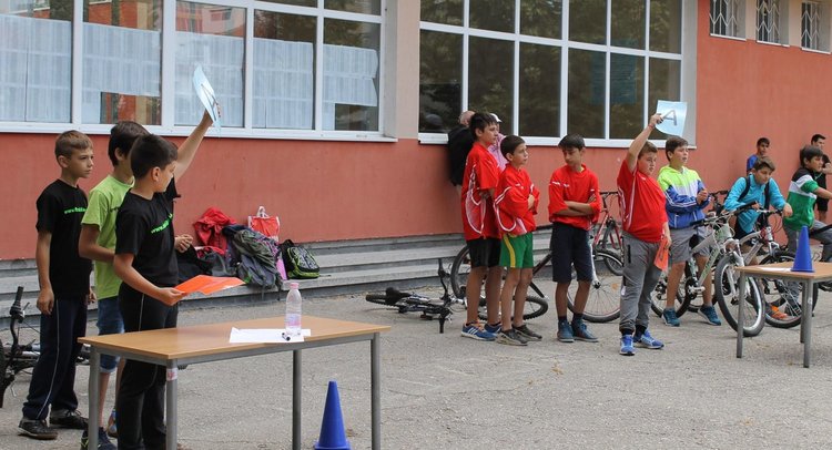 ОУ "П.Славейков" даде "Зелена светлина на децата" 