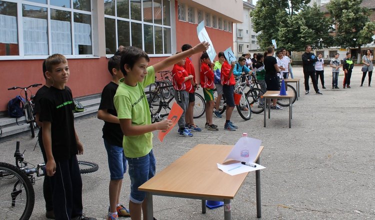 ОУ "П.Славейков" даде "Зелена светлина на децата" 