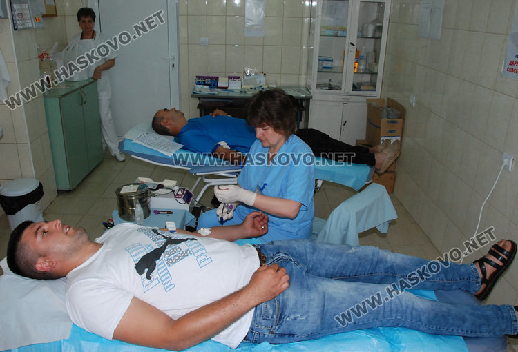 Един от 10 кръводарители доброволец, останалите – роднини