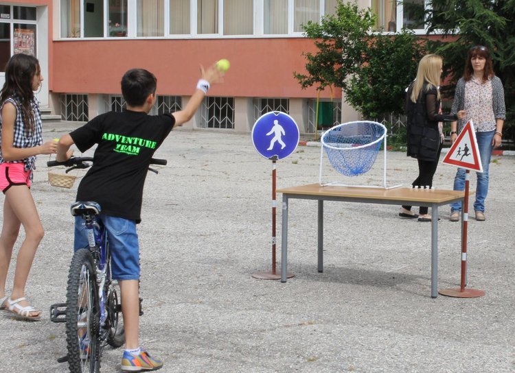 ОУ "П.Славейков" даде "Зелена светлина на децата" 