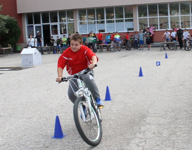 ОУ "П.Славейков" даде "Зелена светлина на децата" 