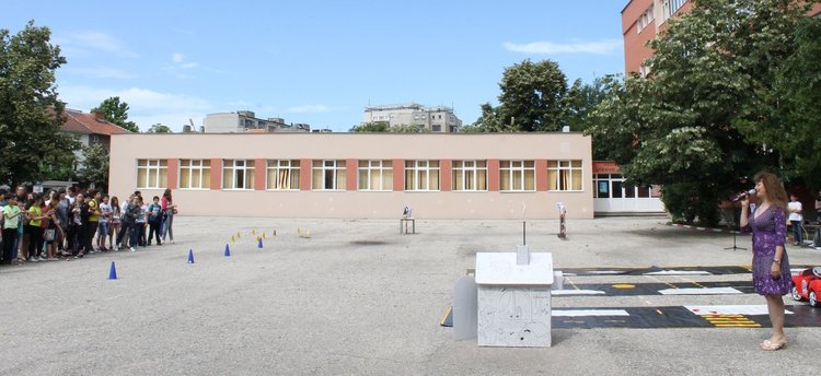 ОУ "П.Славейков" даде "Зелена светлина на децата" 