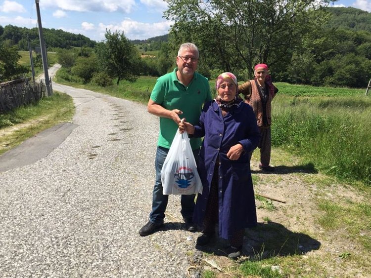 Раздадоха хранителни продукти на социално слаби в Ардинско