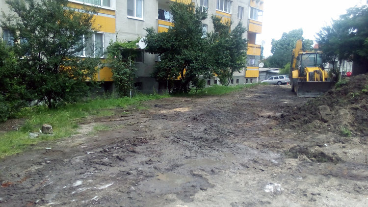 Общината ремонтира 4 улици и паркинг във вилните зони