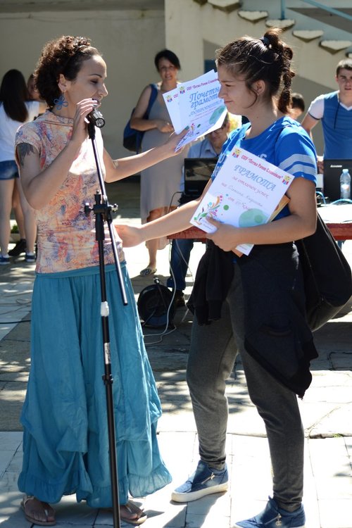 Отличници, игри, музика и басейн за шампионите на „Славейков“