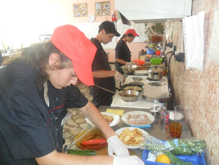 Готварски умения и кулинарни шедьоври демонстрираха златаровци