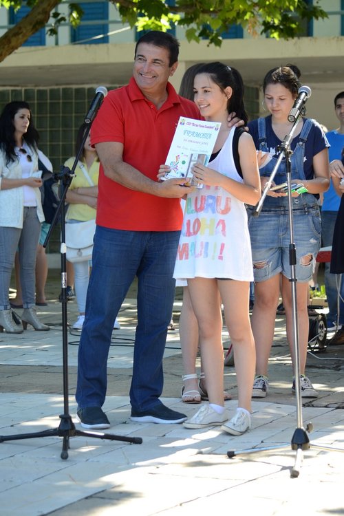 Отличници, игри, музика и басейн за шампионите на „Славейков“