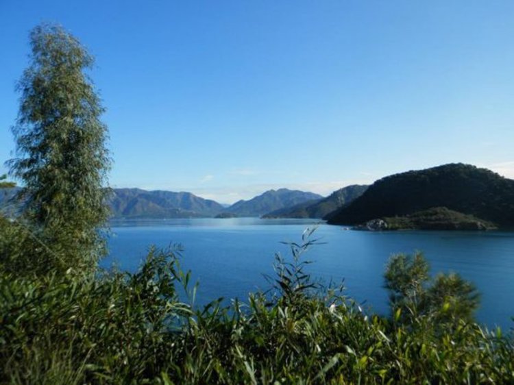 Слънцето се връща, кратки превалявания само в планините