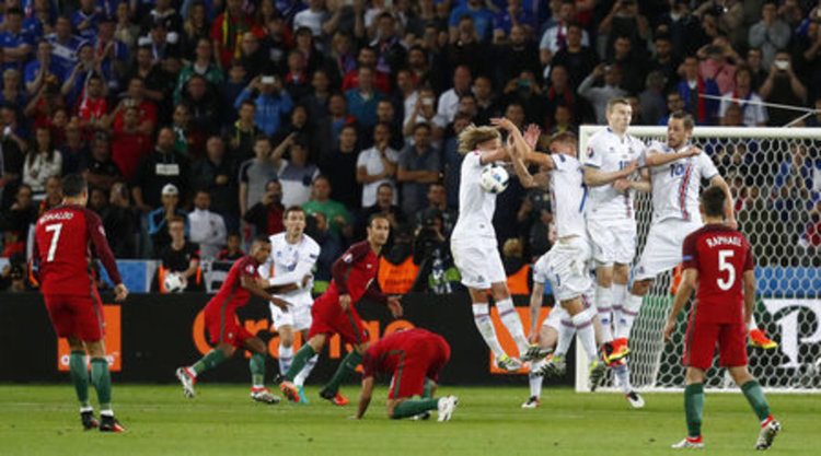 Исландия смрази португалците с борбено равенство