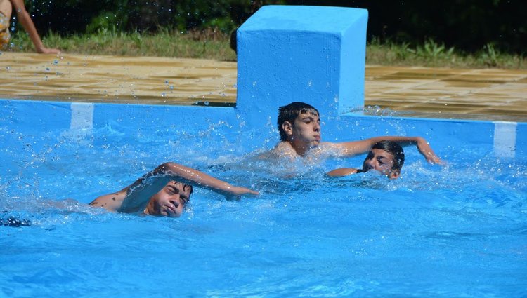 Започват безплатни курсове по плуване на басейн "Химик"