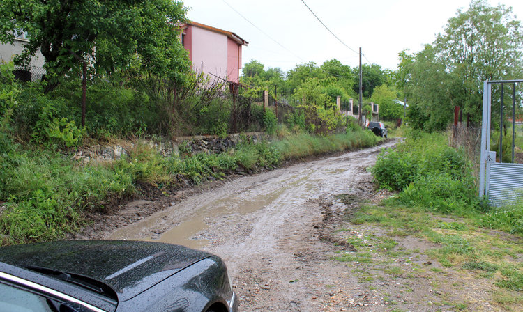 Общината ремонтира 4 улици и паркинг във вилните зони