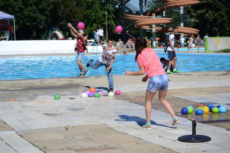 Отличници, игри, музика и басейн за шампионите на „Славейков“