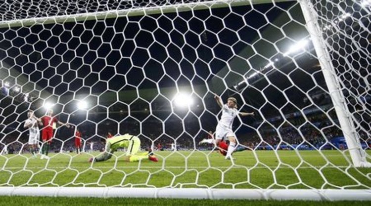 Исландия смрази португалците с борбено равенство