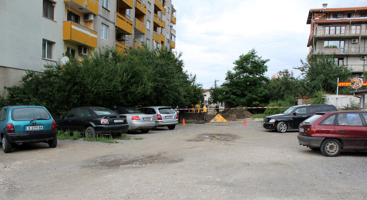 Общината ремонтира 4 улици и паркинг във вилните зони