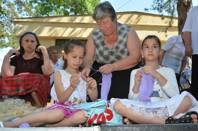 За втора поредна година в Крум организират масово плетене