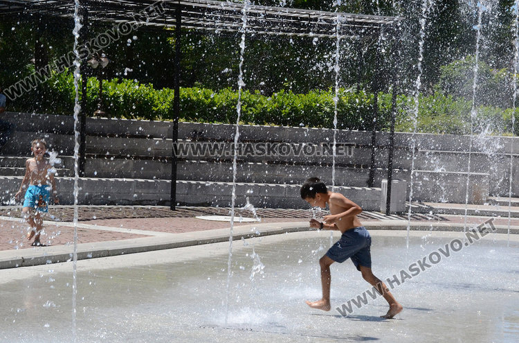 Малко над 30-те днес, утре ни чака рекордна жега