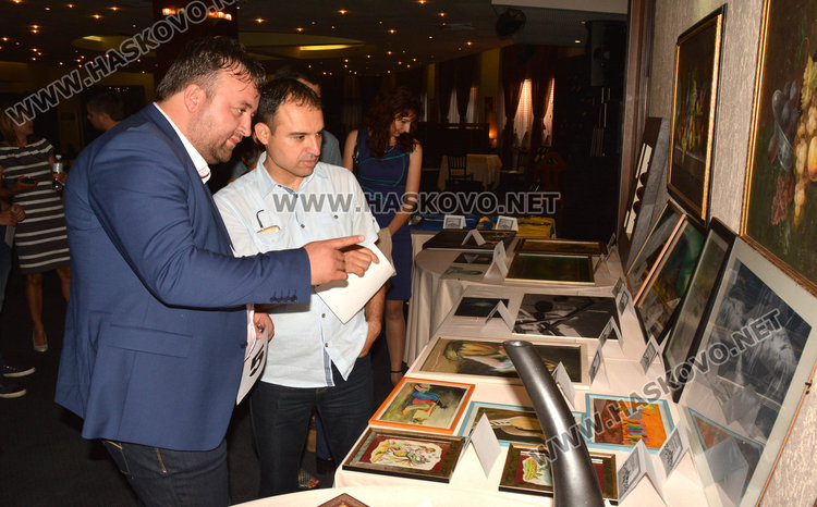 Благотворителният търг за Жоро събра 9 бона, тениска на Григор стигна 1620 лв.