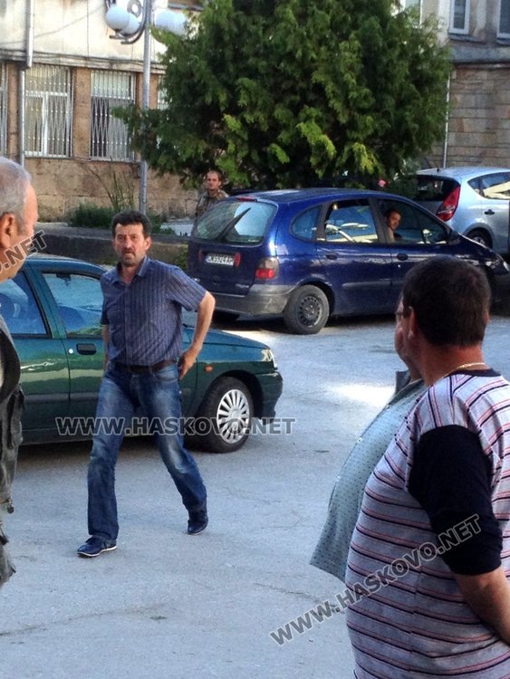 Близките на пострадалия недоумяват до кога хората ще живеят на ръба на мизерията и под ежедневна угроза нападения от зверове в гората