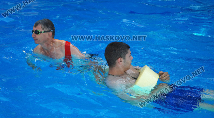 На изпит: вадят буйстващ удавник от басейна във Фантазия