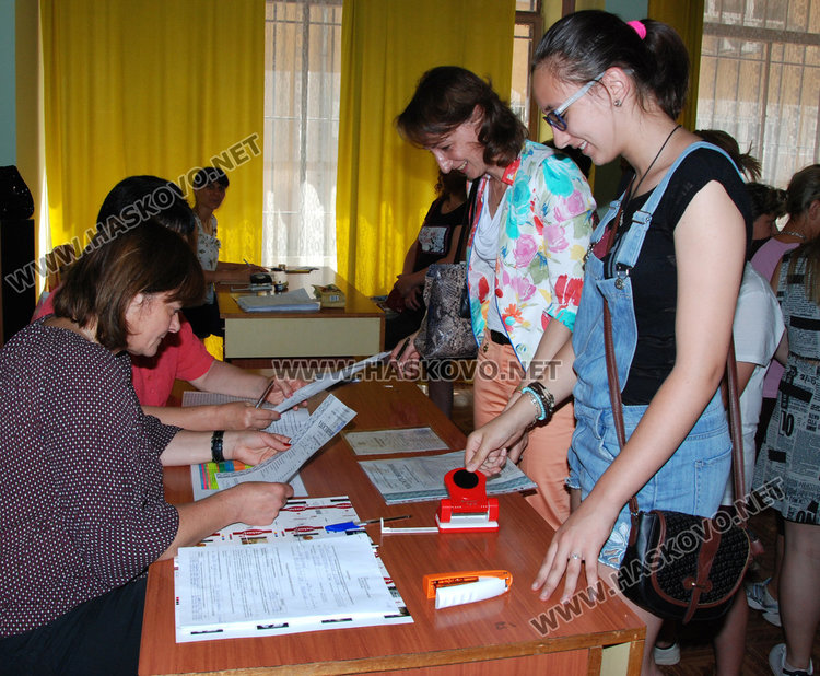 100 на опашка за 8 клас, Езиковата и ПМГ най-предпочитани