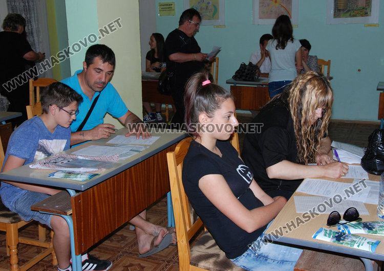 100 на опашка за 8 клас, Езиковата и ПМГ най-предпочитани