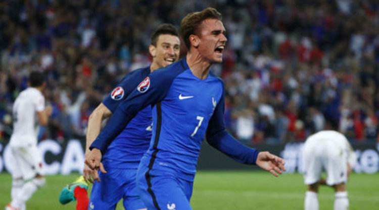 Франция прескочи групите след нова драма и два късни гола срещу Албания