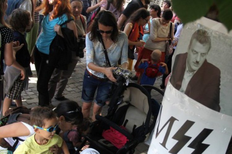 Вече 220 болни деца чакат фондът за лечение да заработи